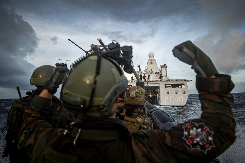 Zr.ms . Holland Ta Intersepta Durante Kuater Dia Un Kantidat Di Mas Ku 22 Ton Di Kokaina