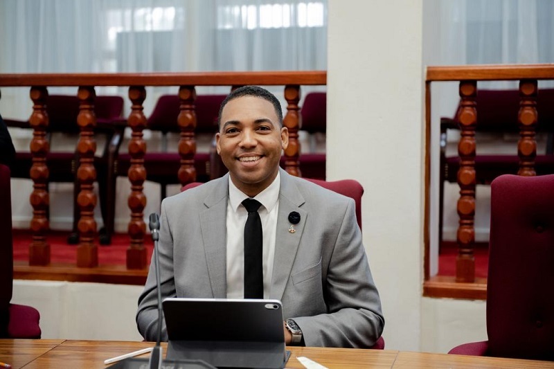 Minister Dangui Oduber A Logra Elimina E Recorte Den Cuido Medico Na Aruba