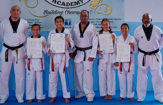 Tiger Taekwondo Cu Entrega Di Certificado