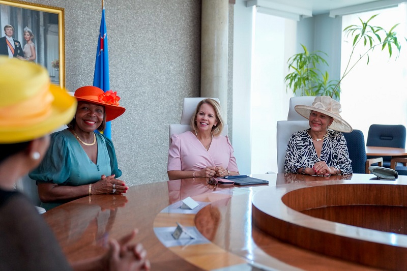 Bishita Di ‘The Hat Ladies Di Corsou Cerca Prome Minister 1