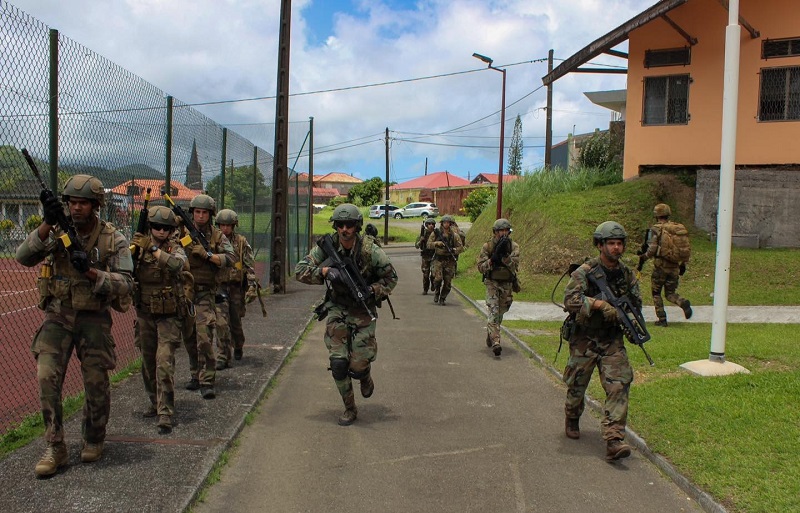 Mariniernan Di Sint Maarten A Train Hunto Cu E Mariniernan Franses Na Martinique .2