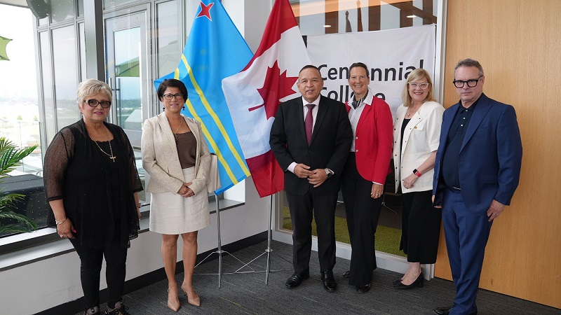 Minister Endy Croes A Firma Mou Cu Centennial College Na Canada.2