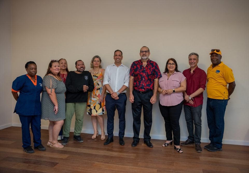 Un Museo Ta Den Servicio Di Comunidad Y Mana Ta Habri Tur Porta Pa Comunidad Por Drenta Y Hunto Cu Nos Bishitantenan