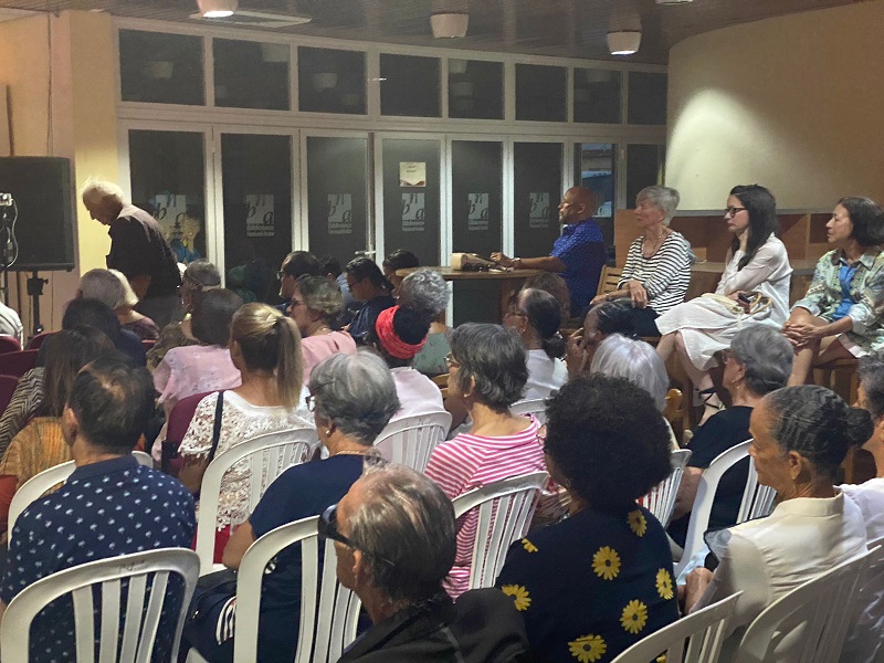 Bunita Presentacion Di Dos Buki Na Biblioteca Nacional