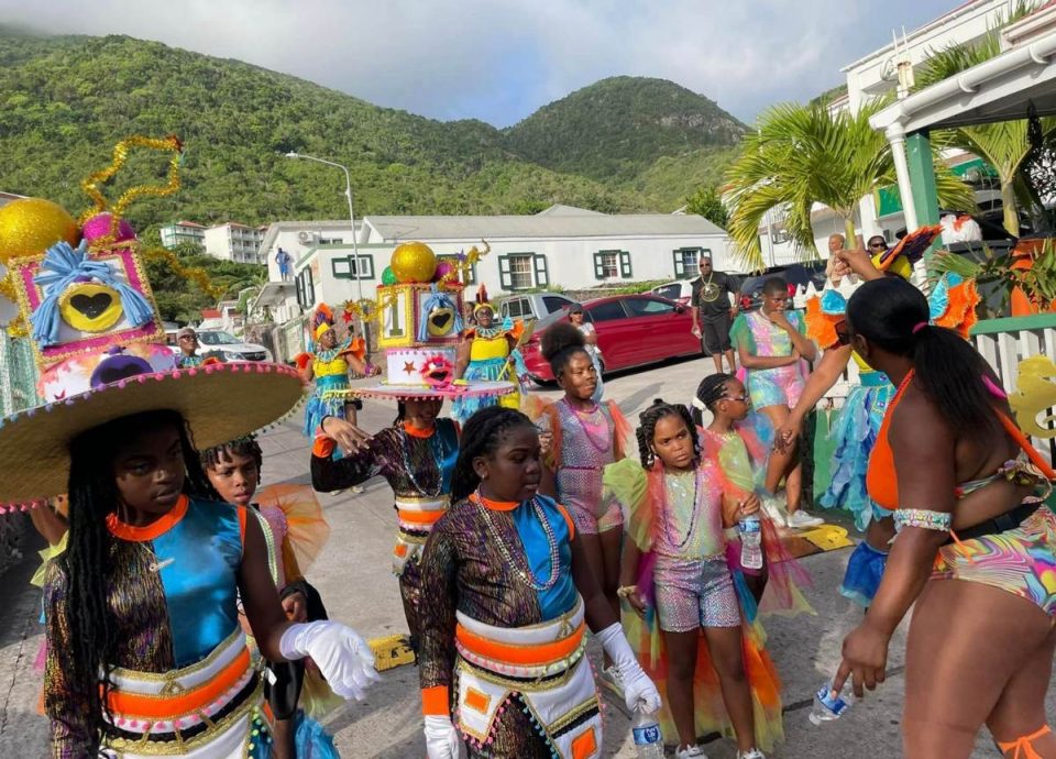 Carnaval Ta Den Pleno Desaroyo E Weekend Aki Na Saba E Isla Mas Chikito Di Bes