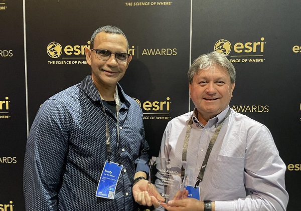 Esri Awards Cbs Aruba