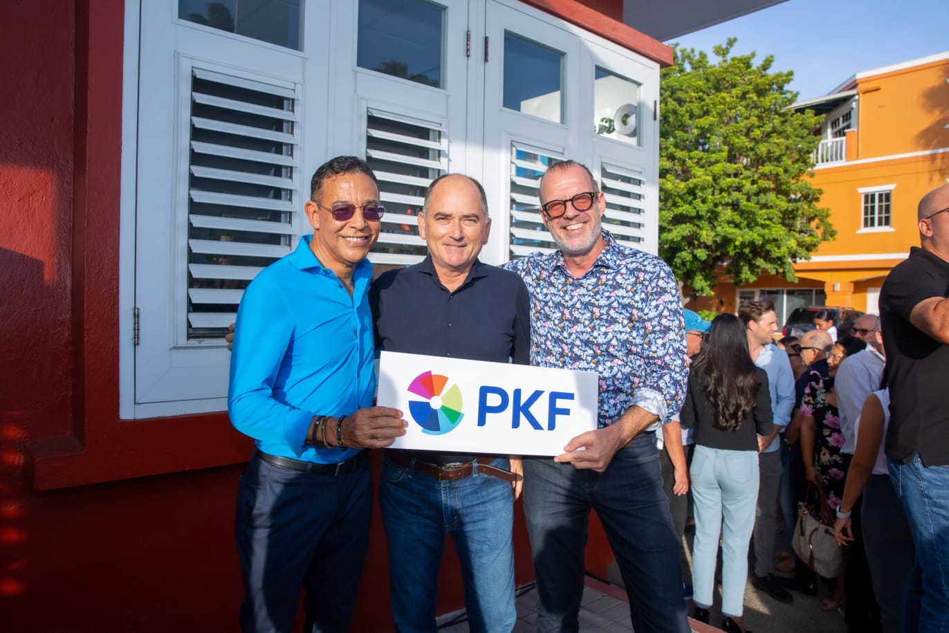 Edsel Lopez Y Herbert Van Elferen A Lansa Pfk Aruba.10