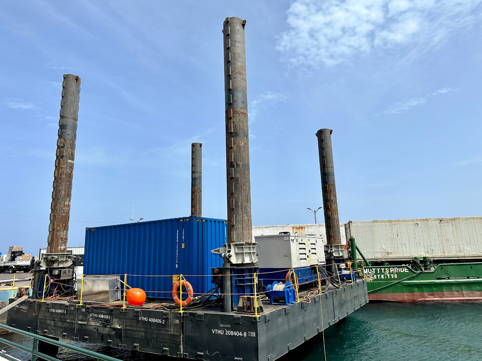 Pontoon A Ser Ensambla Pa Investigacion Di Tera Na Black Rocks Harbor Na Saba