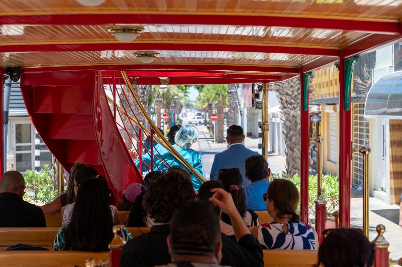 Comerciantenan Contento Cu Tram Ta Bolbe Pasa Den Caya Betico Croes