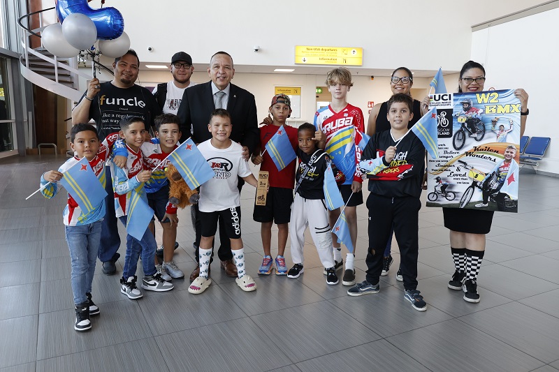 Minister Endy Croes Ta Felicita Nos Ciclista Kailen Wouters Cu A Keda Na Di Dos Luga Den Bmx World Championship Na Schotland.3