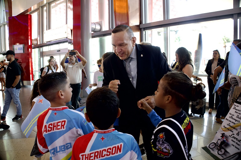 Minister Endy Croes Ta Felicita Nos Ciclista Kailen Wouters Cu A Keda Na Di Dos Luga Den Bmx World Championship Na Schotland