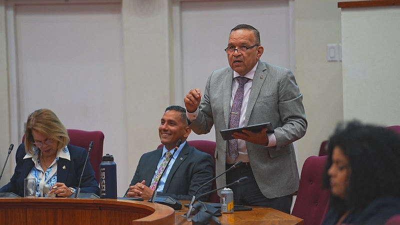 Minister Di Ensenansa Y Deporte Endy Croes 1