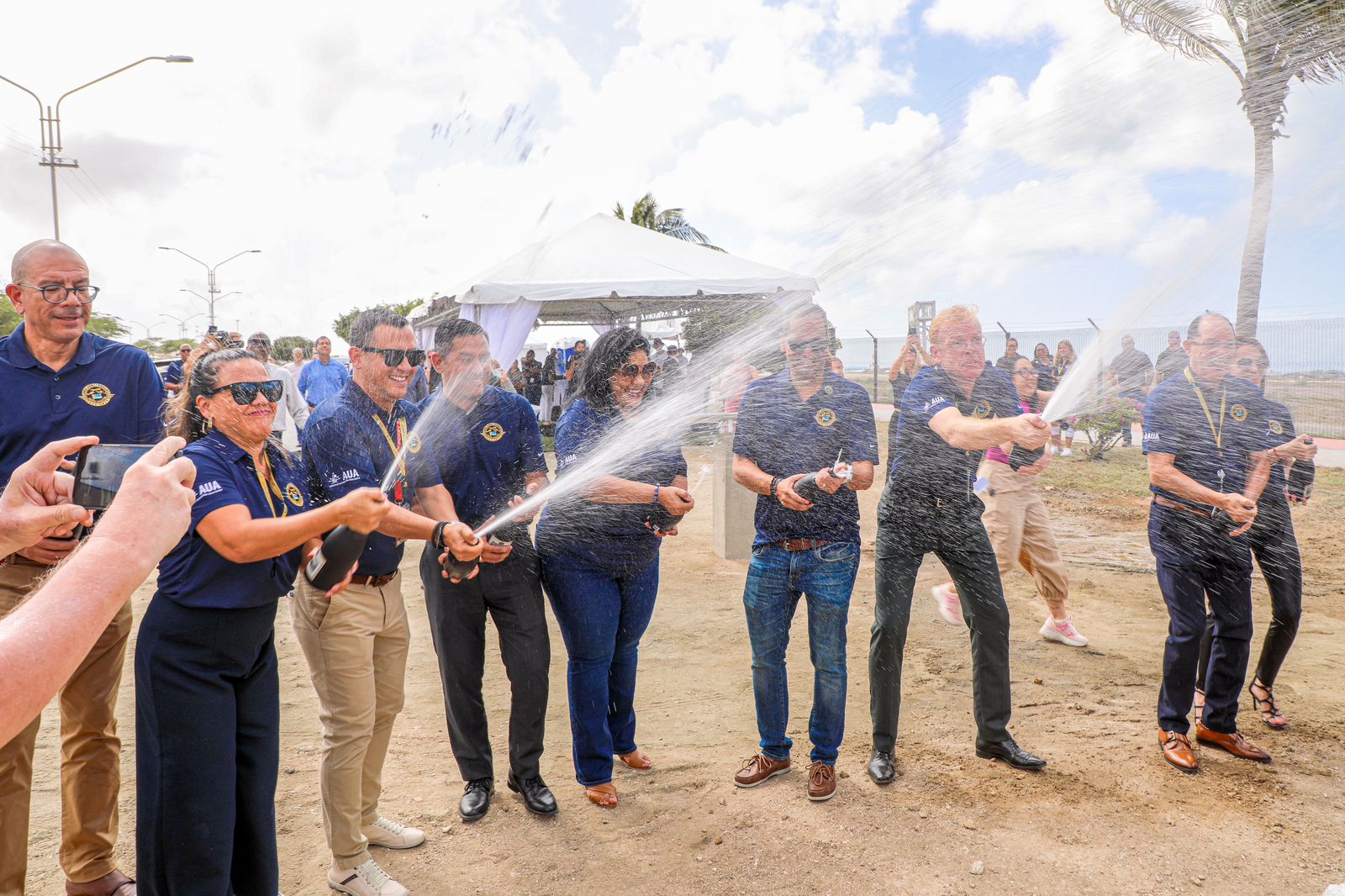 Obra Di Arte Publico 100 Ana Di Aviacion A Keda Desvela Pa Recorda Nos Di E Importancia Di Aviacion Pa E Desaroyo Di Aruba.2