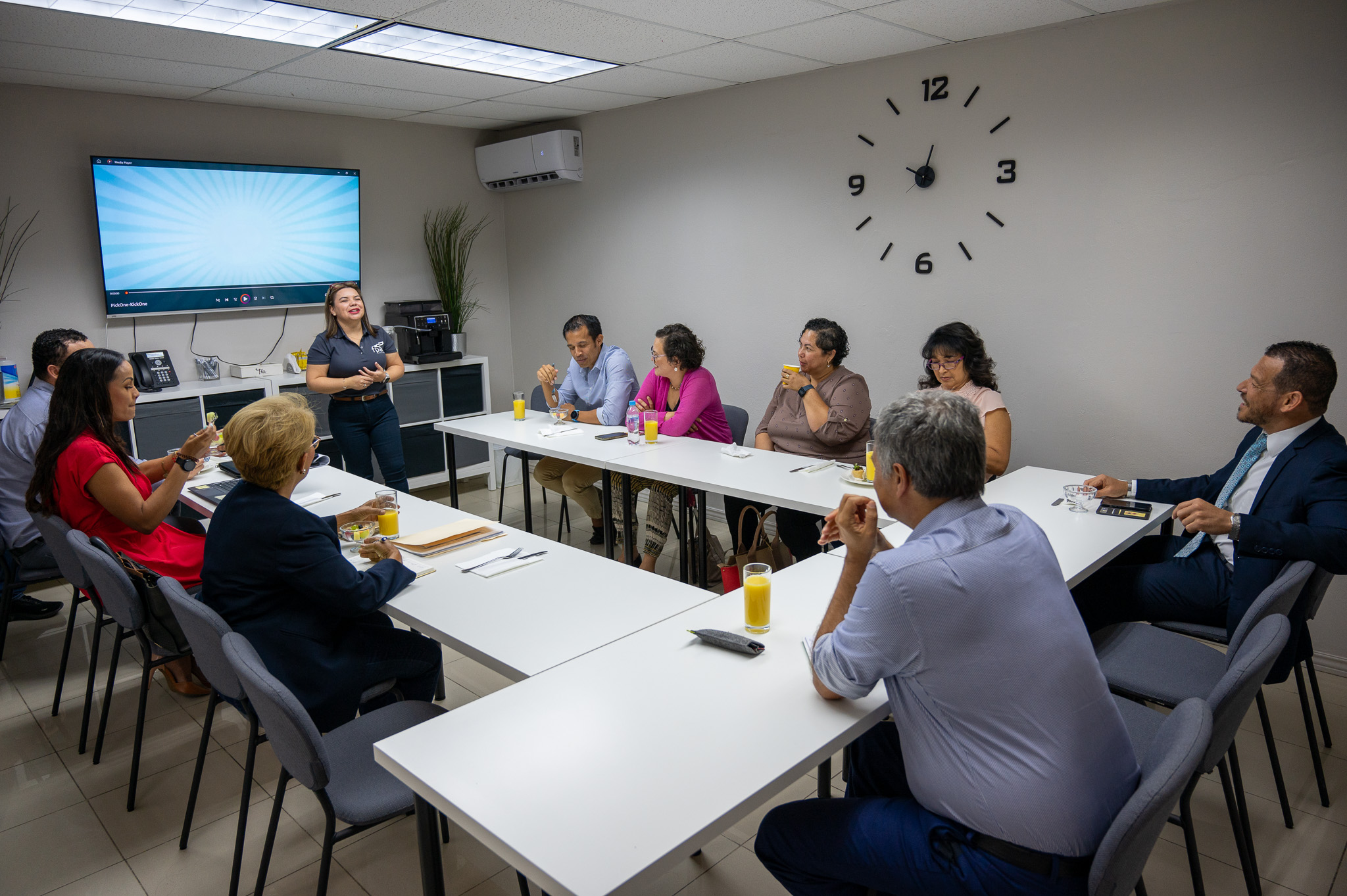 Eng Minister Of Justice And Social Affairs Visits Planea Family Aruba 2