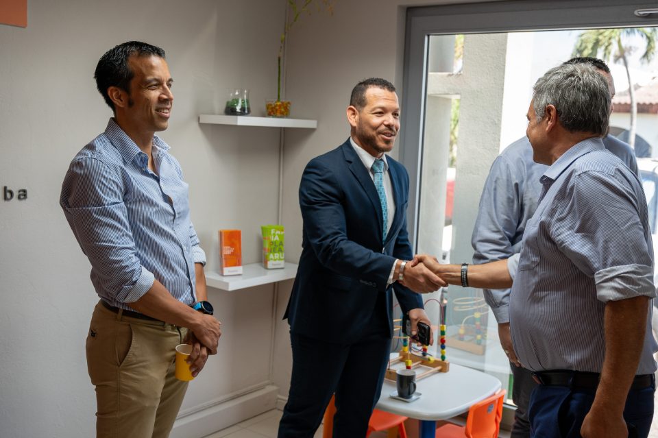 Eng Minister Of Justice And Social Affairs Visits Planea Family Aruba 3