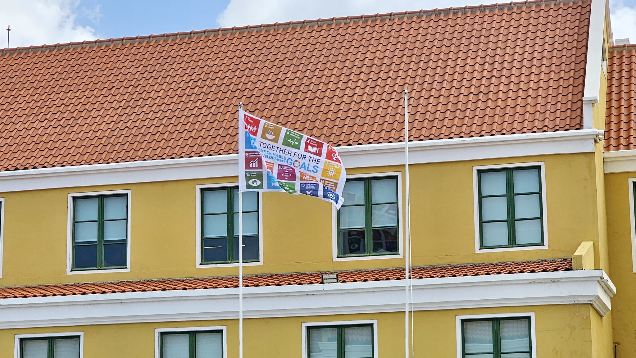 Eng Prime Minister Gilmar Pisas Raised The Sdg Flag At Fort Amsterdam In Terms Of Sdg Days And Weeks 3