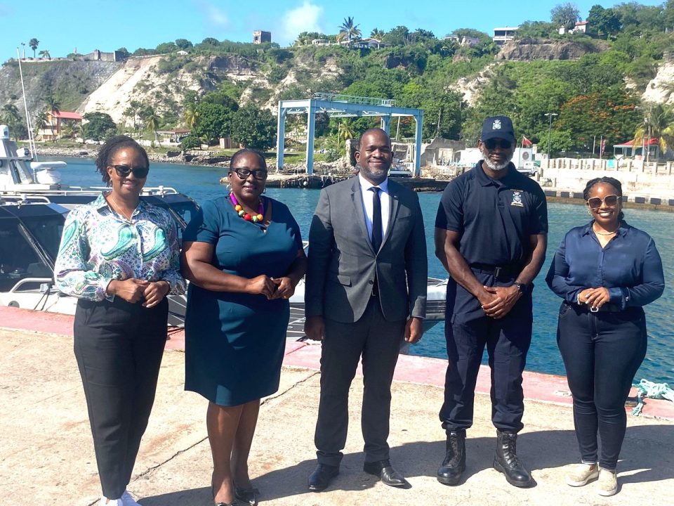 Gobernador Di Sint Maarten Ta Bishita Statia