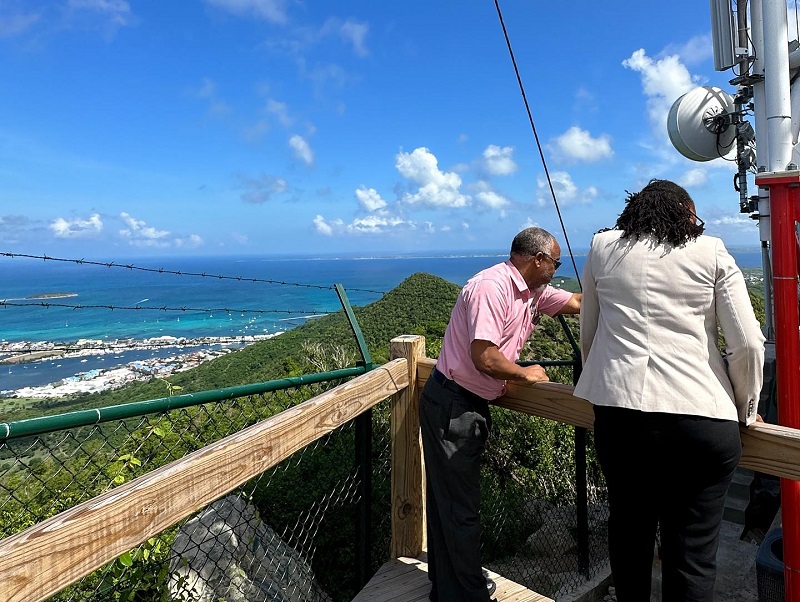 Pap Prome Minister Silveria Jacobs A Haci Bishita Na Rada Nobo Riba Punta Di St. Peters Hill Di St Maarten .1 1