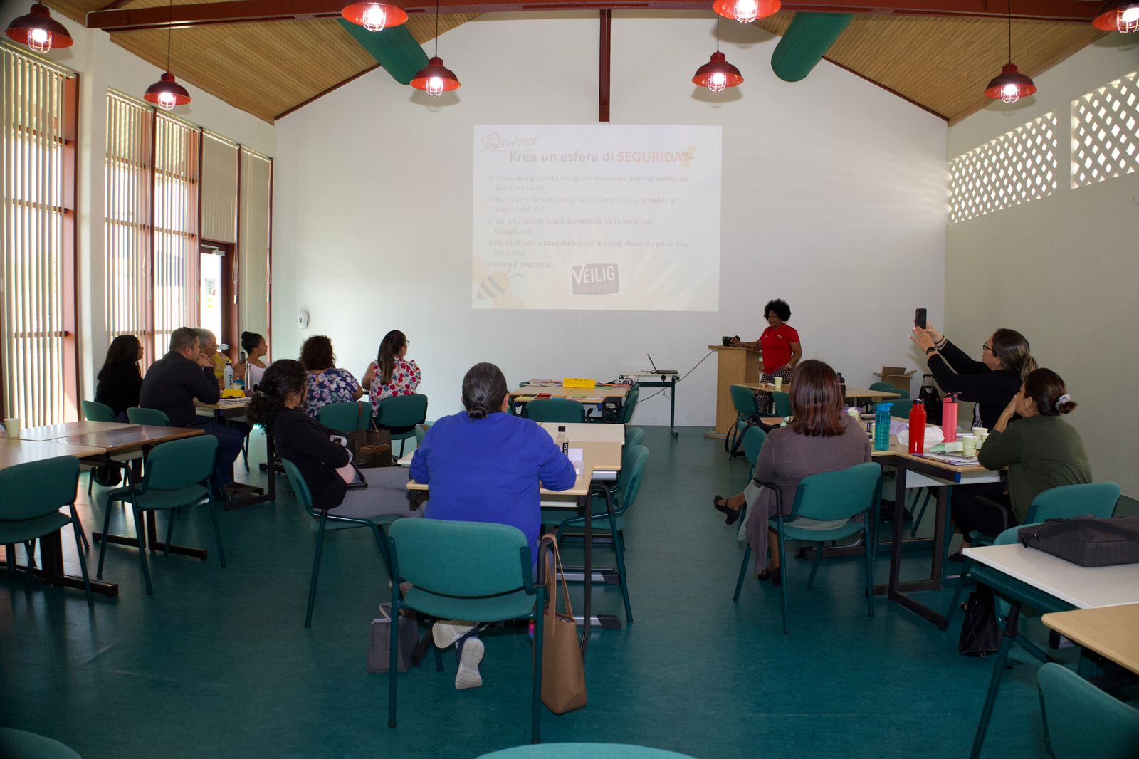 Teachers under the DPS school received training for the introduction of sex  education programs “ live love” - EA News Aruba