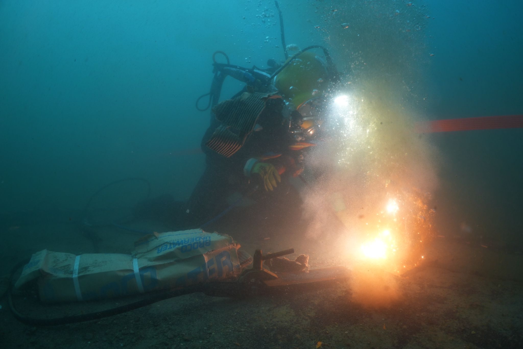 Bushinan Di Marina A Start Ku Rekuperashon Di Ponton Grandi Den Haf Di Bullenbaai.2