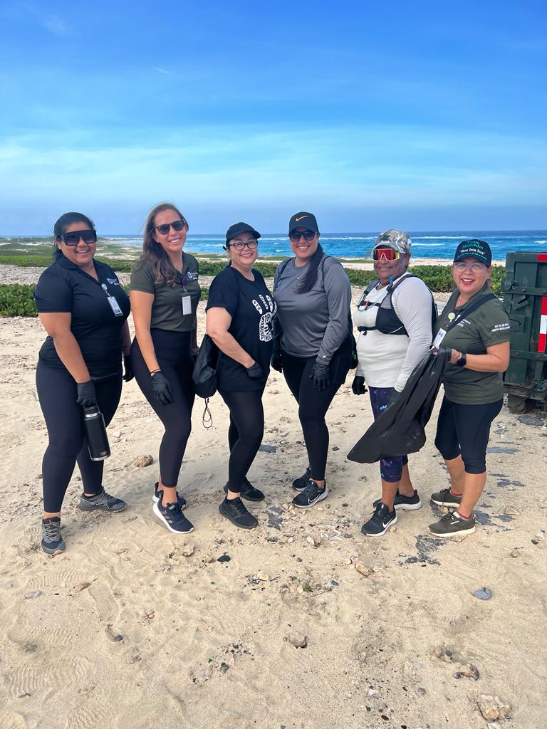 Women Empowering Women Aruba A Organisa Un Exitoso ‘Beach Clean Up Na Grapefield Beach.22