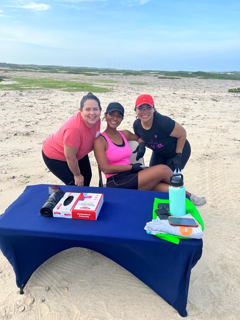 Women Empowering Women Aruba A Organisa Un Exitoso ‘Beach Clean Up Na Grapefield Beach.55