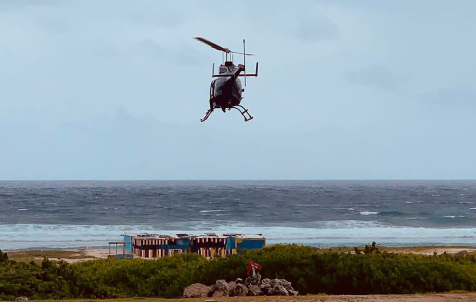 Accion Na Costa Di Aruba 3 Persona Deteni 12 Bulto Di Droga Confisca