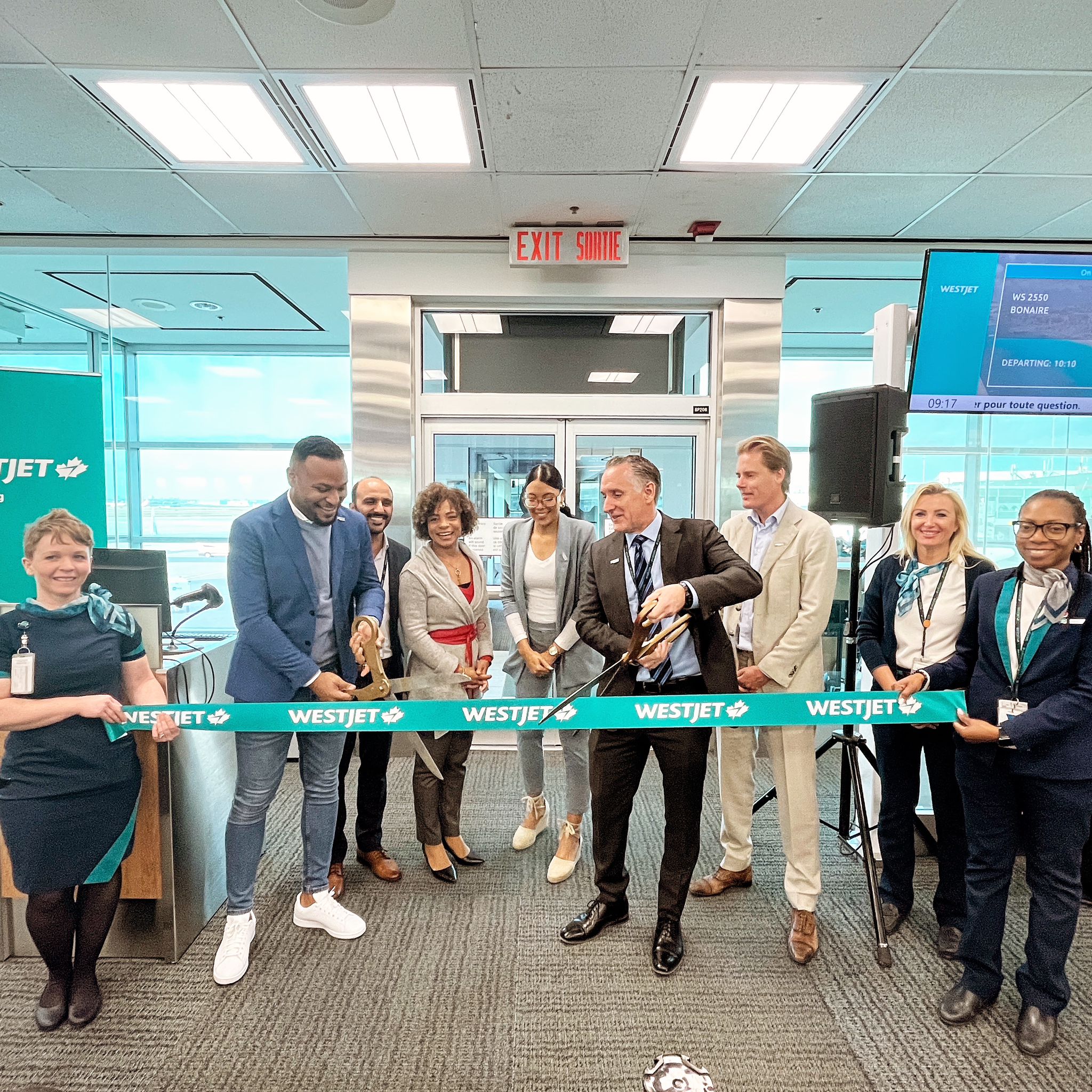 Boneiru A Yama Bon Bini Na E Prome Buelo Di Westjet For Di Toronto7