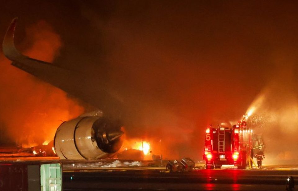 Accidente Di Japan Airlines Na E Aeropuerto Na Tokyo Ta Parce Un Milager