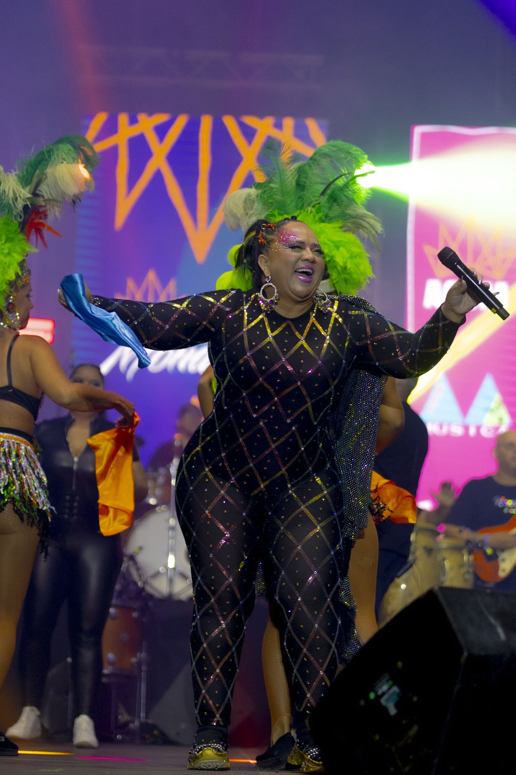 Aruba Bank Ta Promove Musica Y Cultura Como Sponsor Principal Di Aruba Caiso Soca Monarch Pa Carnival 7010 Scaled