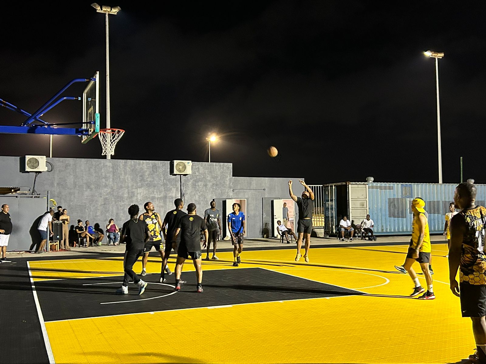 Cancha Di Basketball Na Centro Di Bario Dakota Den Proceso Pa Keda Cla 1