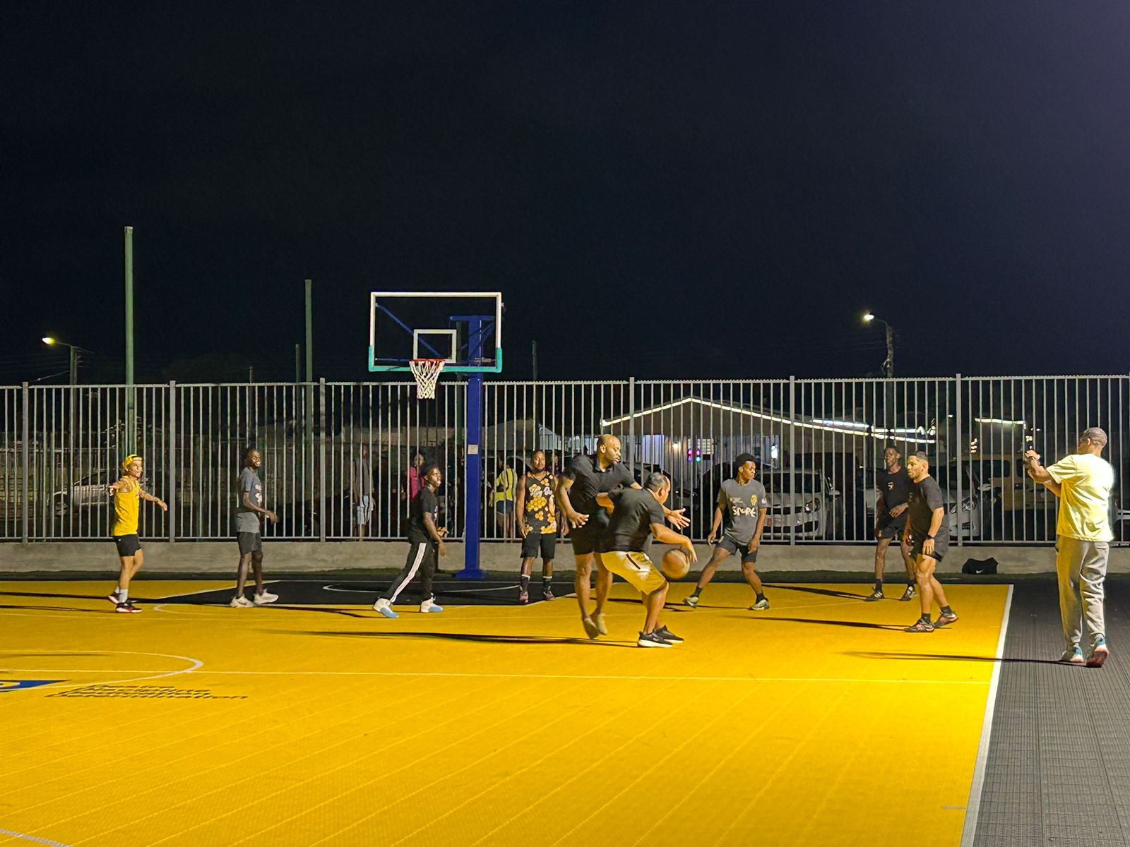 Cancha Di Basketball Na Centro Di Bario Dakota Den Proceso Pa Keda Cla.3