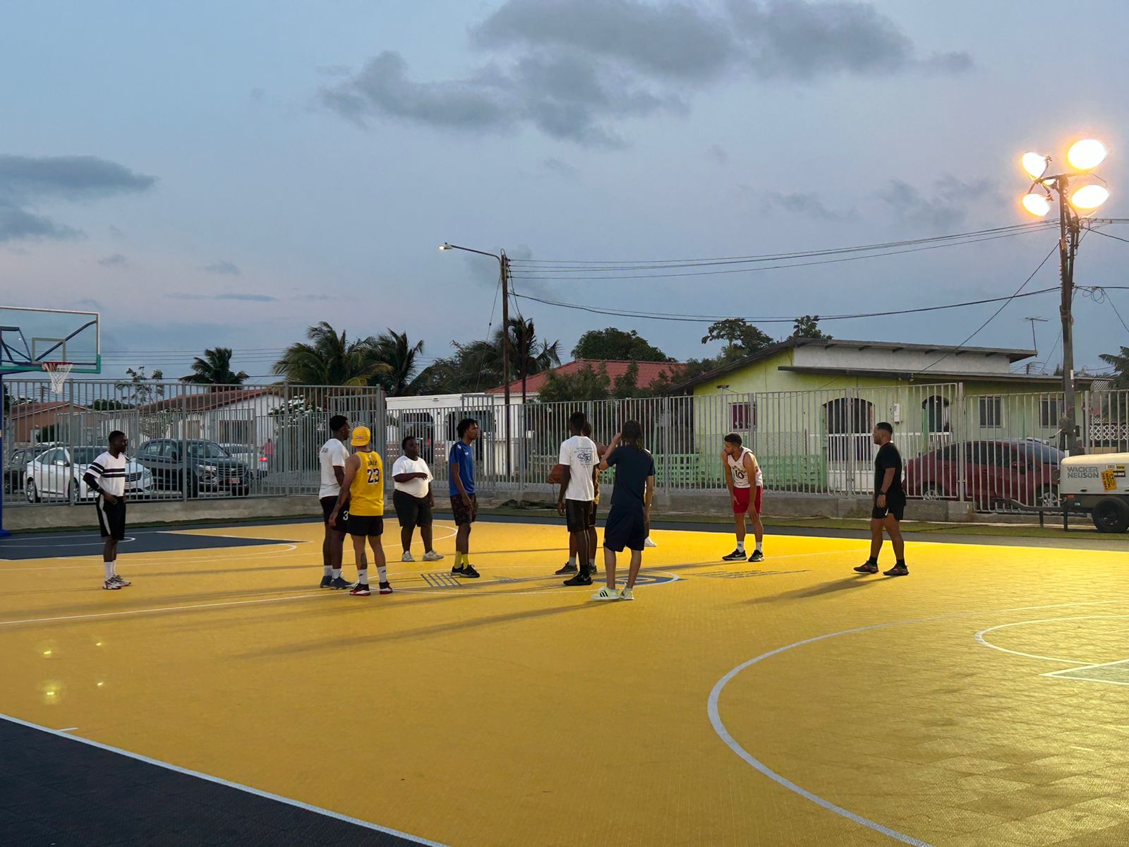 Cancha Di Basketball Na Centro Di Bario Dakota Den Proceso Pa Keda Cla.4