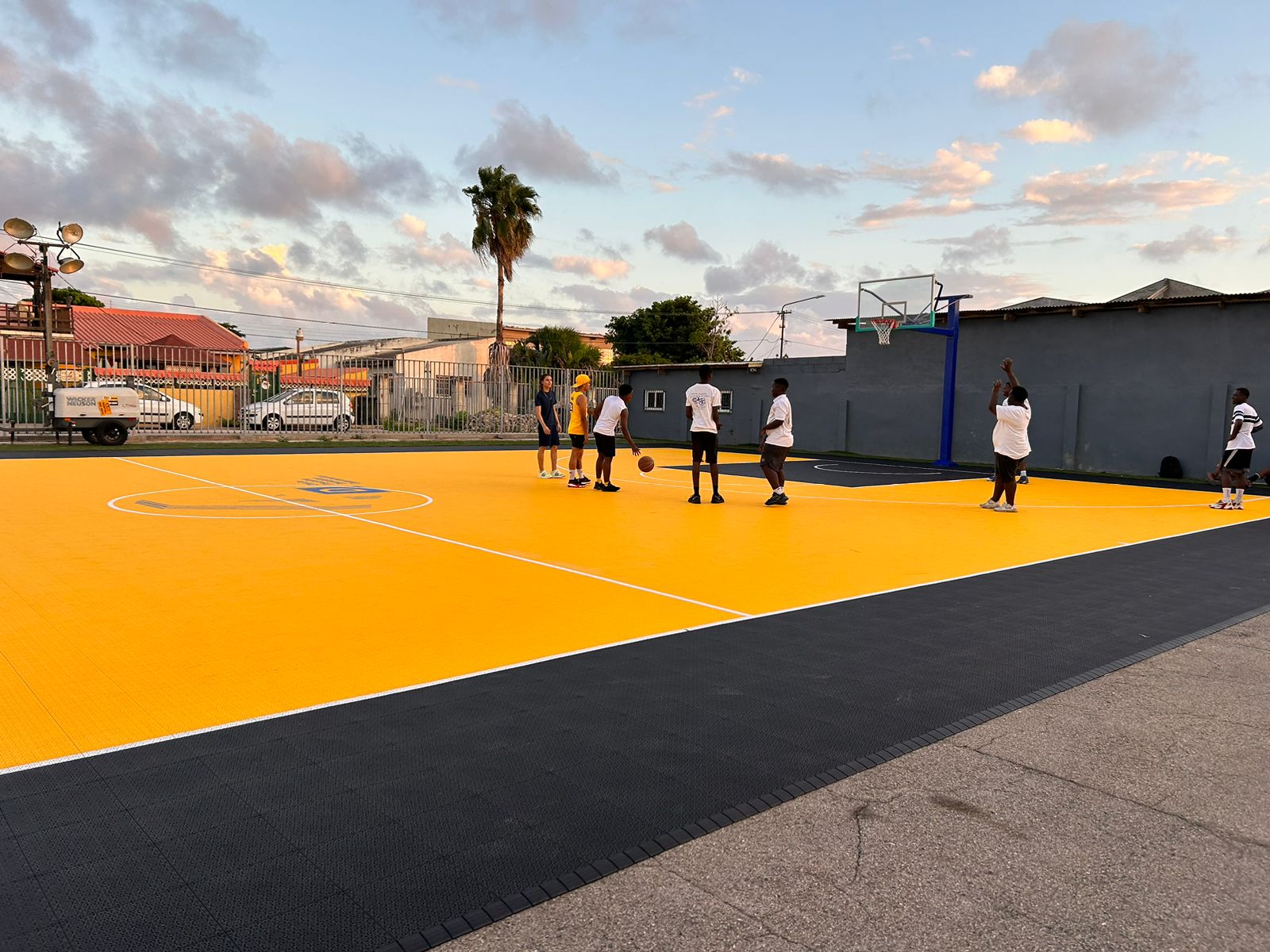 Cancha Di Basketball Na Centro Di Bario Dakota Den Proceso Pa Keda Cla.47