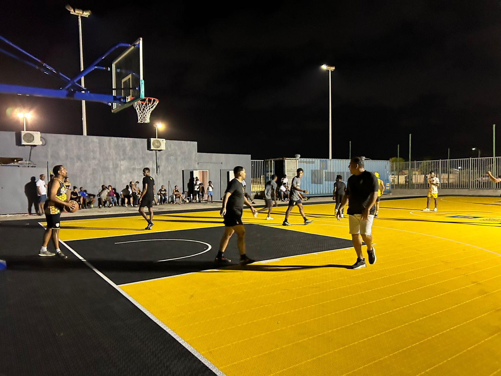 Cancha Di Basketball Na Centro Di Bario Dakota Den Proceso Pa Keda Cla.6