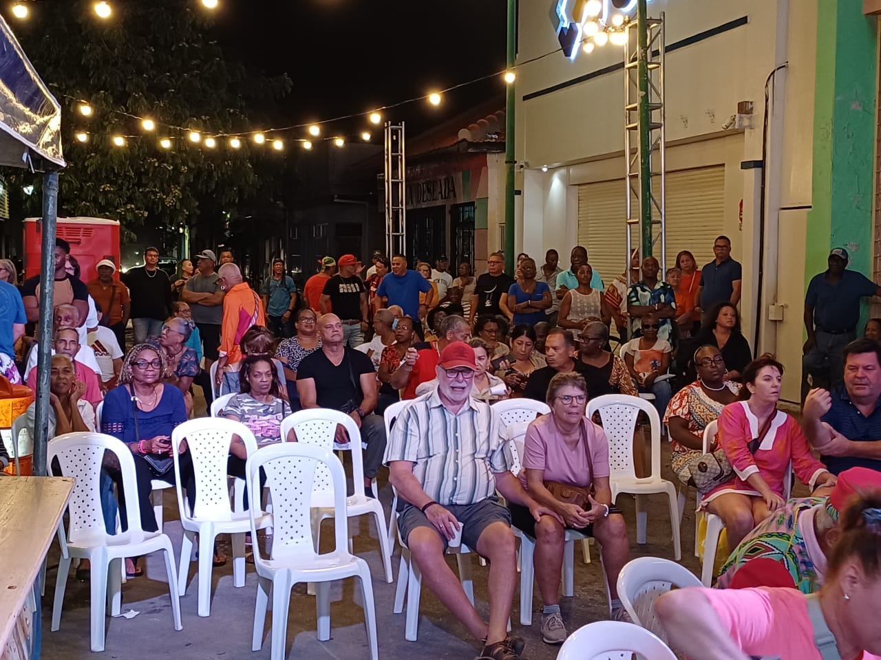 Edgar Conner A Intruduci Steelband Cu E Pueblo Arubiano