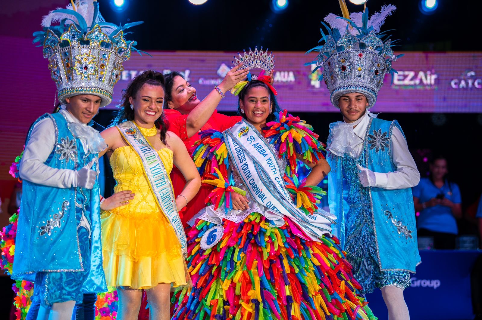 Minister Maduro Ta Felicita Reina Infantil Y Hubenil Di Aruba Su Carnaval 70.6