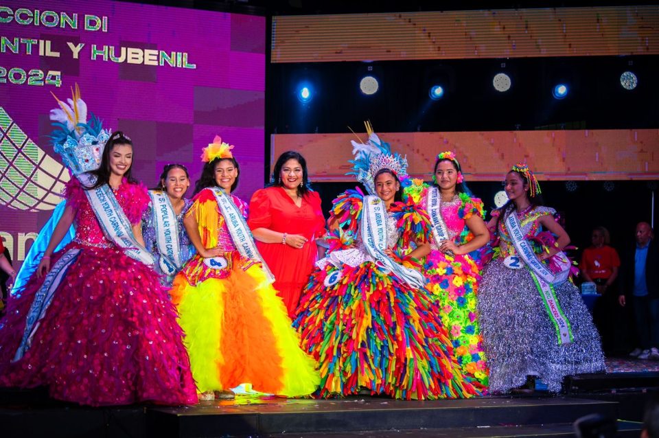 Minister Maduro Ta Felicita Reina Infantil Y Hubenil Di Aruba Su Carnaval 70.7