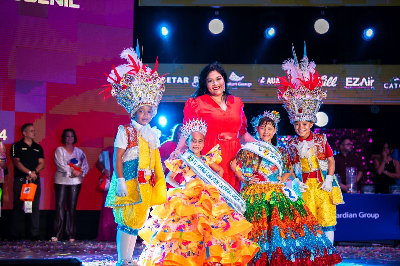 Minister Maduro Ta Felicita Reina Infantil Y Hubenil Di Aruba Su Carnaval 705