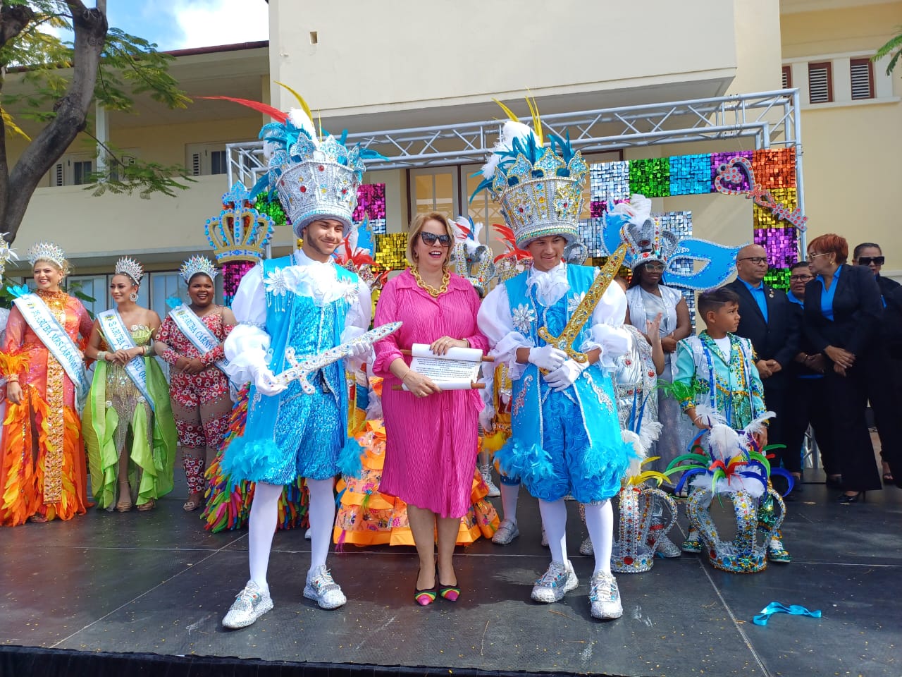 Prome Minister Evelyn Wever Croes A Pasa Mando Na E Monarcanan Di Carnaval 1