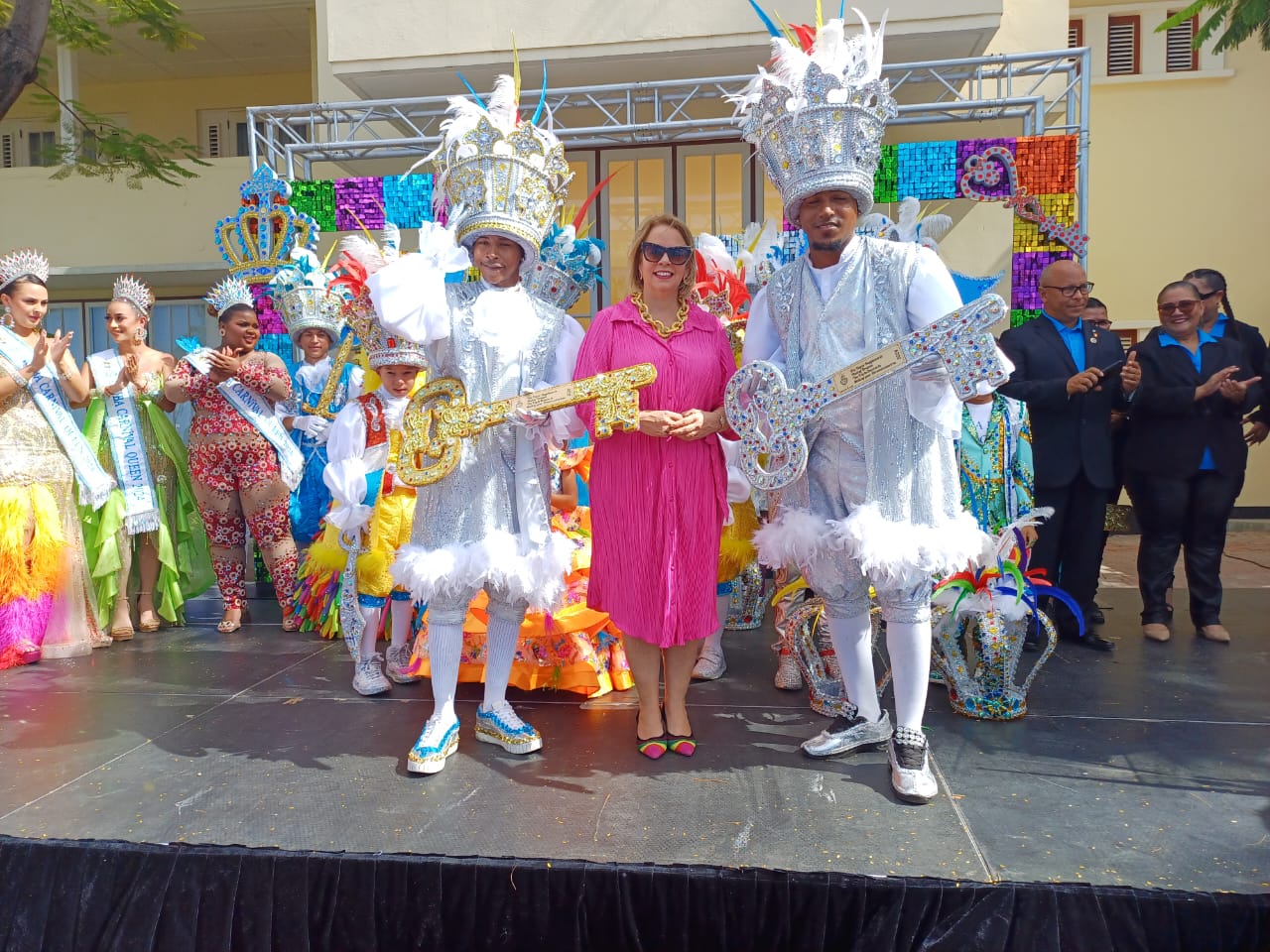 Prome Minister Evelyn Wever Croes A Pasa Mando Na E Monarcanan Di Carnaval.2