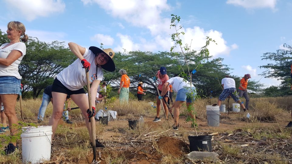 Aruba Doet Ta Invita E Comunidad Di Aruba Pa Bin Haci Bon Y Pasa Bon