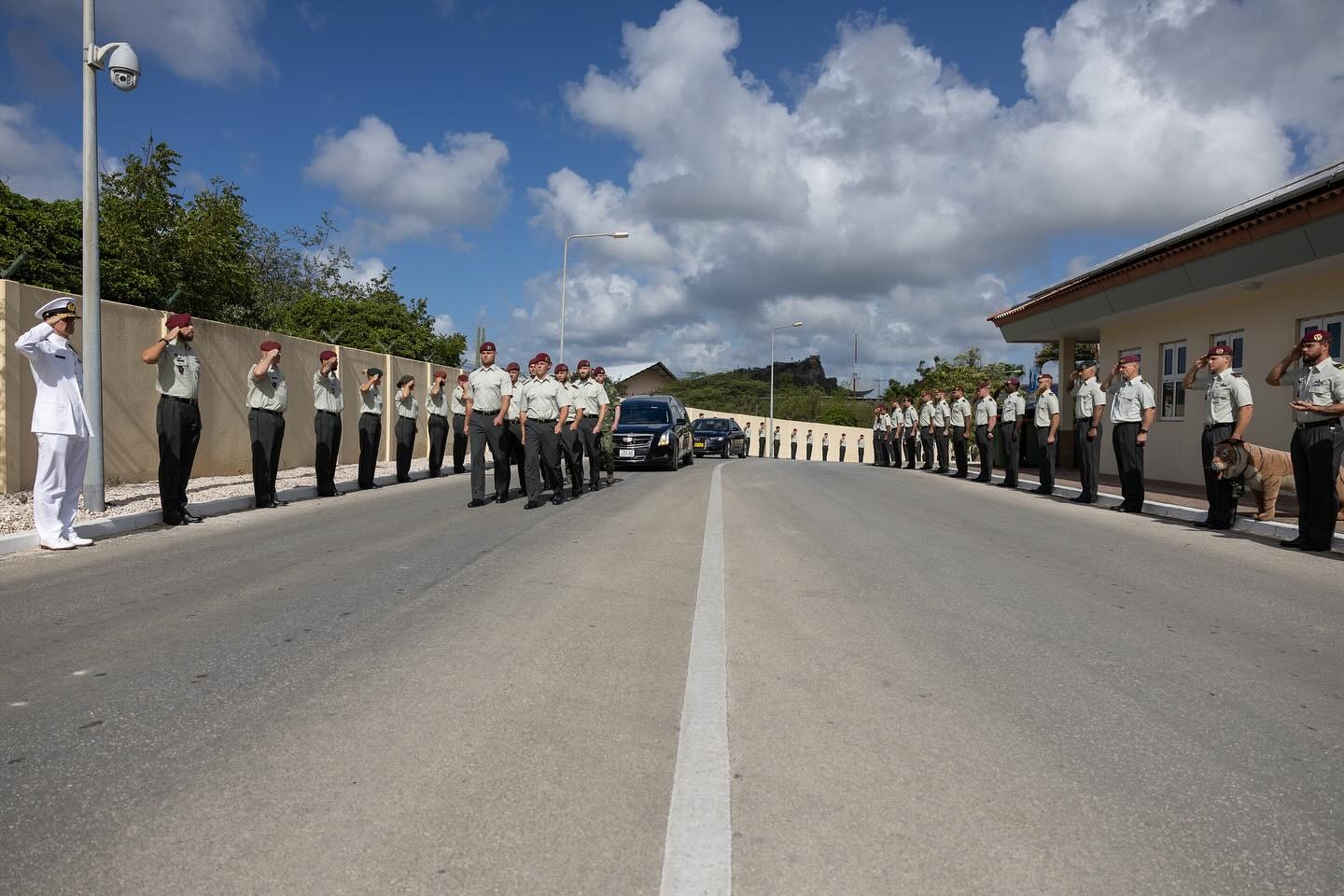 Militarnan Hulandes Na Curacao Ta Di Luto 1