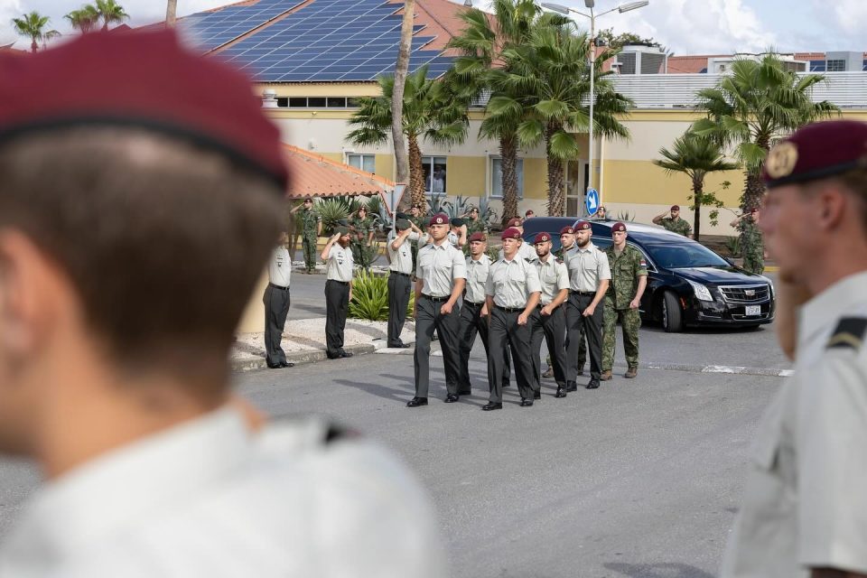 Militarnan Hulandes Na Curacao Ta Di Luto.5