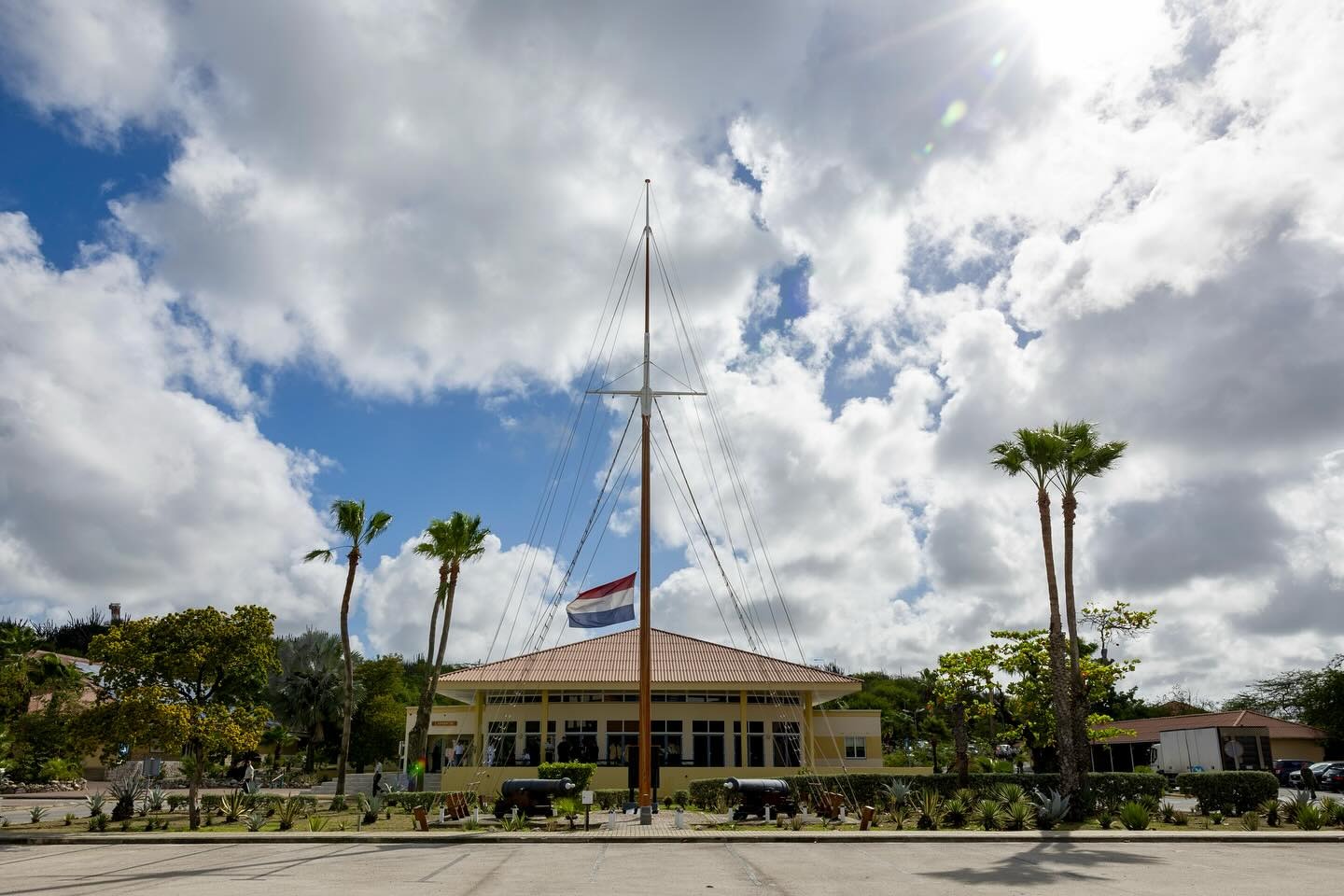 Militarnan Hulandes Na Curacao Ta Di Luto