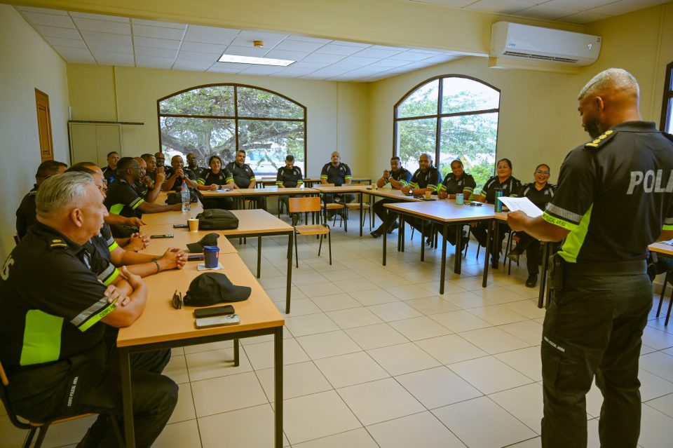 19 Polis Di Bario A Caba Nan Curso Di Bariozorg Cu Exito. 2