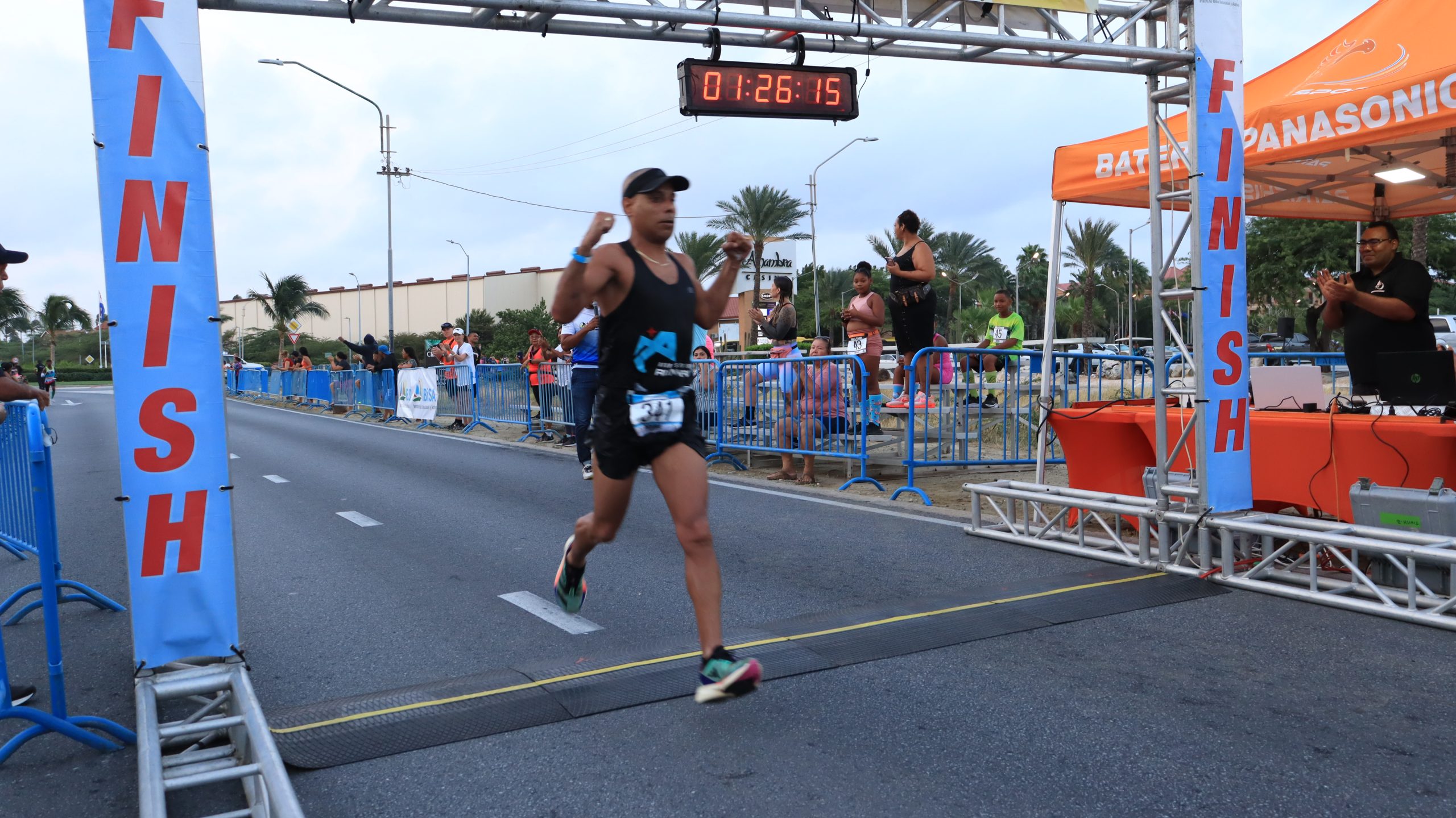 Alexander Hodge Y Lana Gobert Ganadornan Absoluto Di 38 Aruba International Half Marathon Scaled