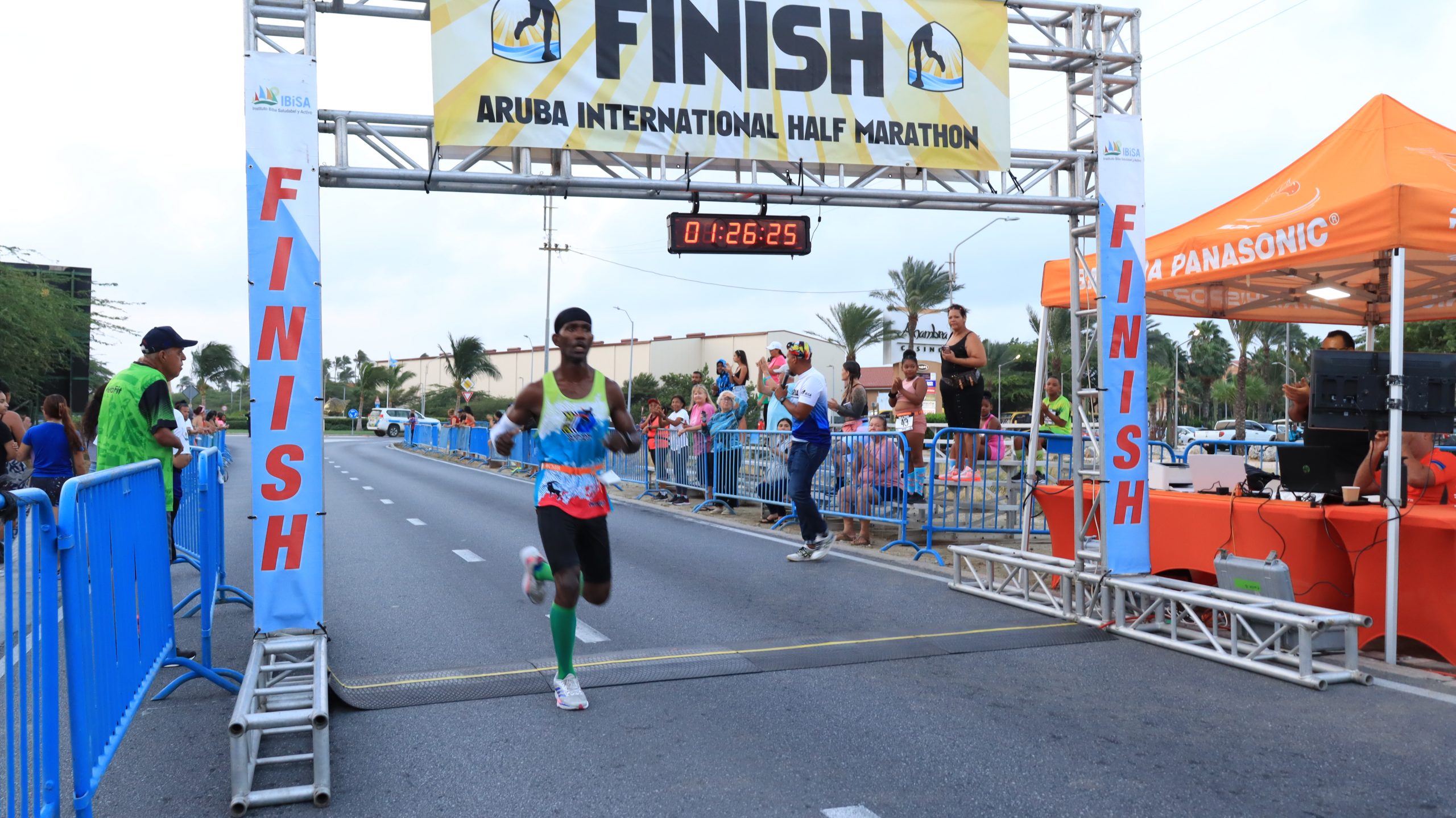 Alexander Hodge Y Lana Gobert Ganadornan Absoluto Di 38 Aruba International Half Marathon.2 Scaled