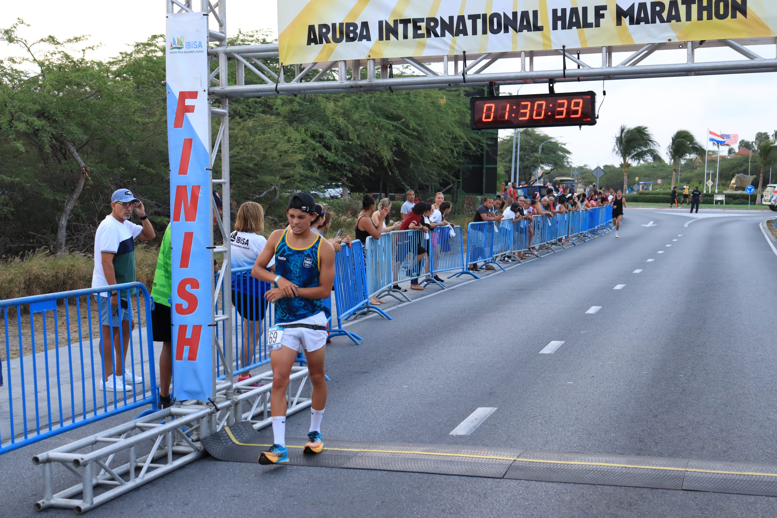 Alexander Hodge Y Lana Gobert Ganadornan Absoluto Di 38 Aruba International Half Marathon.4 Scaled