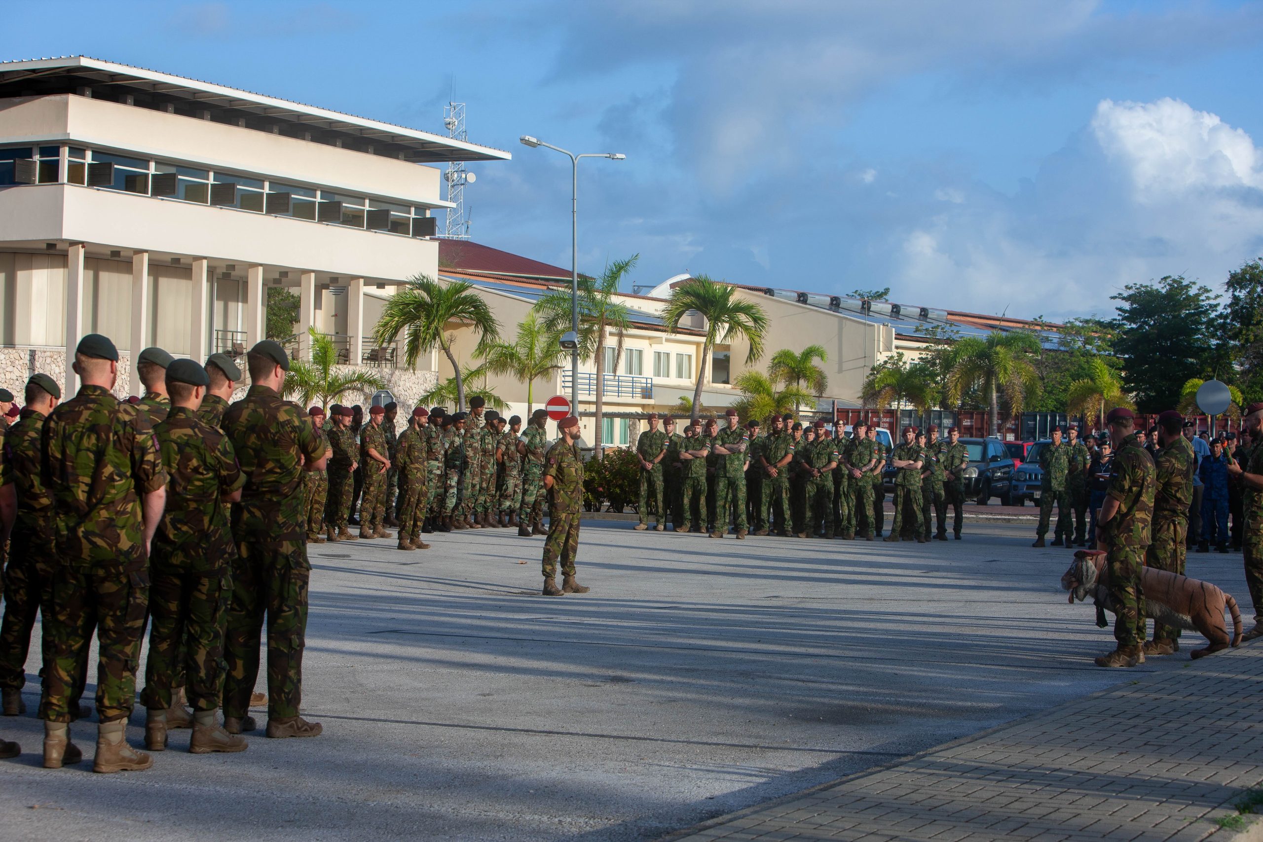 Compagnie In De West Di Defensa Den Region Karibe Hulandes Ta Bai Pasa Den Su Rotashon Scaled